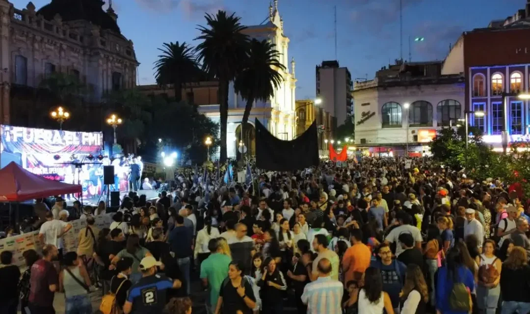 “Democracia para siempre”: cientos de tucumanos se movilizaron por el Día de la Memoria